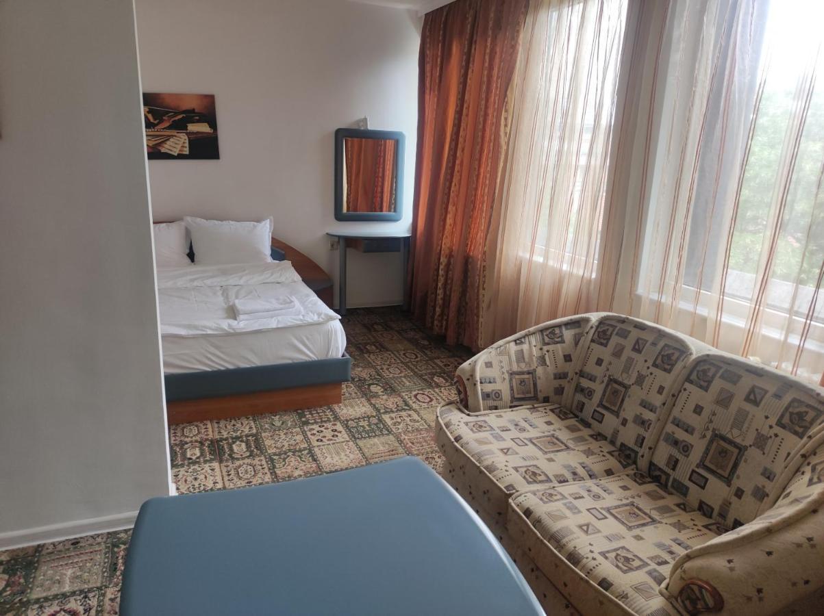 Кианти Hotel Kurdzhali Ngoại thất bức ảnh