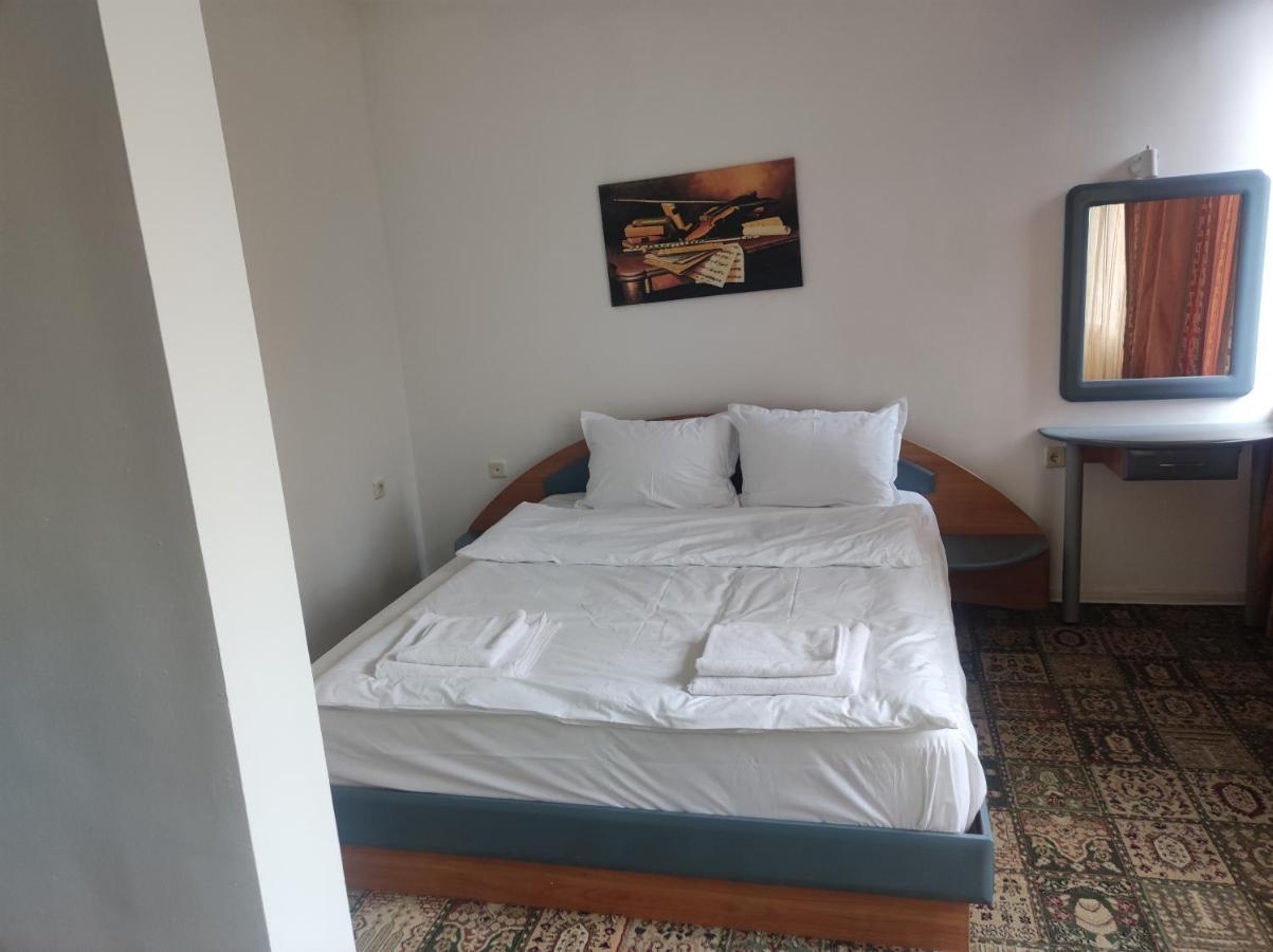 Кианти Hotel Kurdzhali Ngoại thất bức ảnh